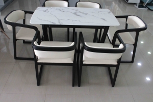MW-01 130x70cm Խոհանոցային սեղան աթոռներով